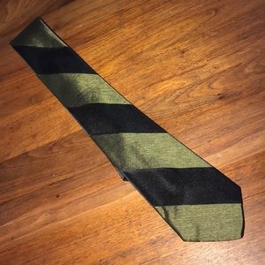 Vintage Switzerland silk 2.5” wide diagonally striped tie. Excellent condition